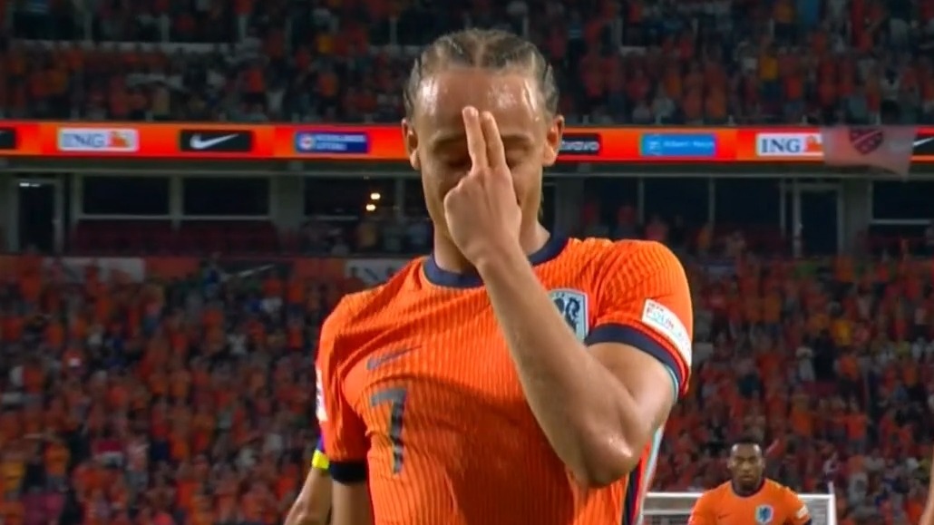 گل پنجم هلند به بوسنی (ژاوی سیمونز)