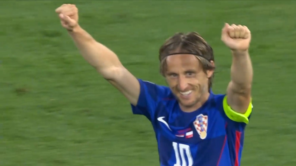 گل اول کرواسی به لهستان (سوپرگل ضربه کاشته مودریچ)