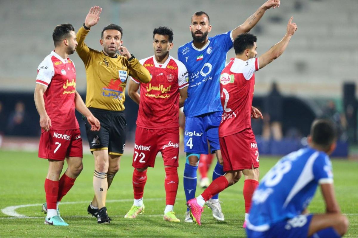 کنفدراسیون فوتبال آسیا، مخاطبانش را به چالش کشید؛ از بین پرسپولیس و استقلال کدام تیم در لیگ نخبگان بالاتر قرار میگیرد؟