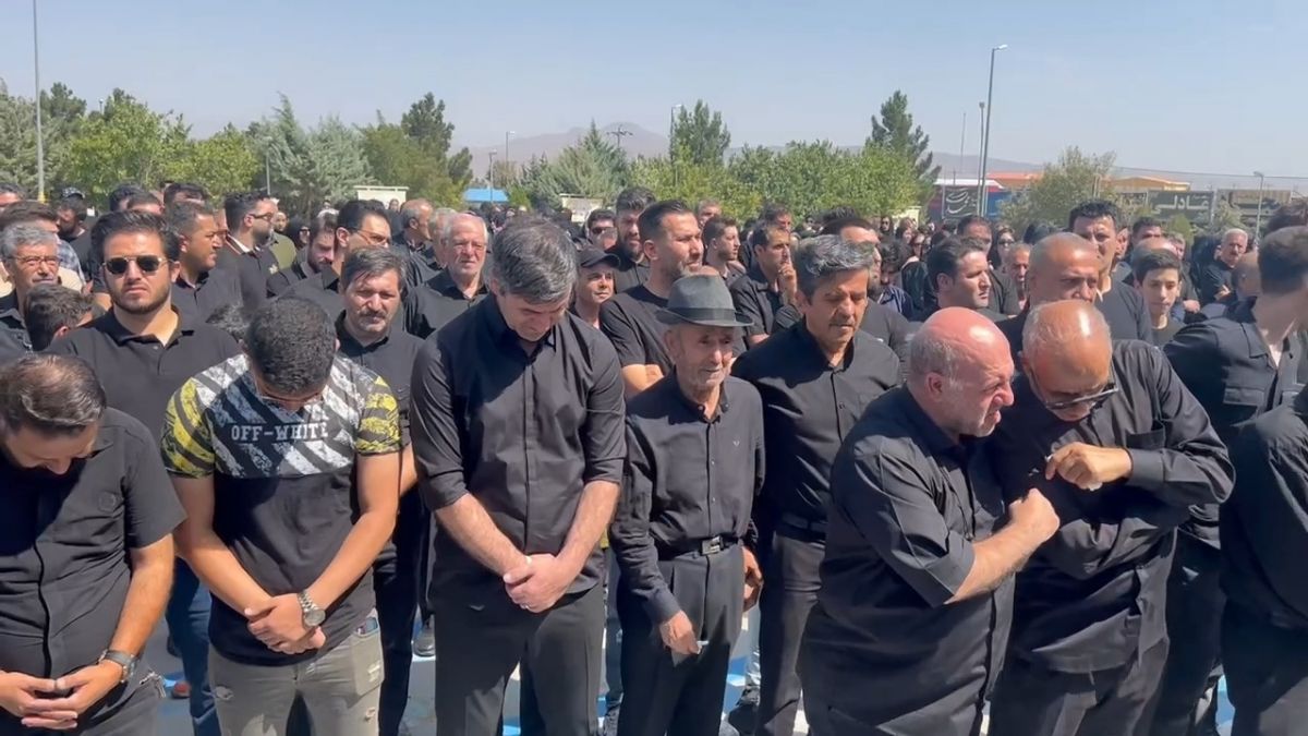 حواشی مراسم خاکسپاری مادرِ کریم باقری
