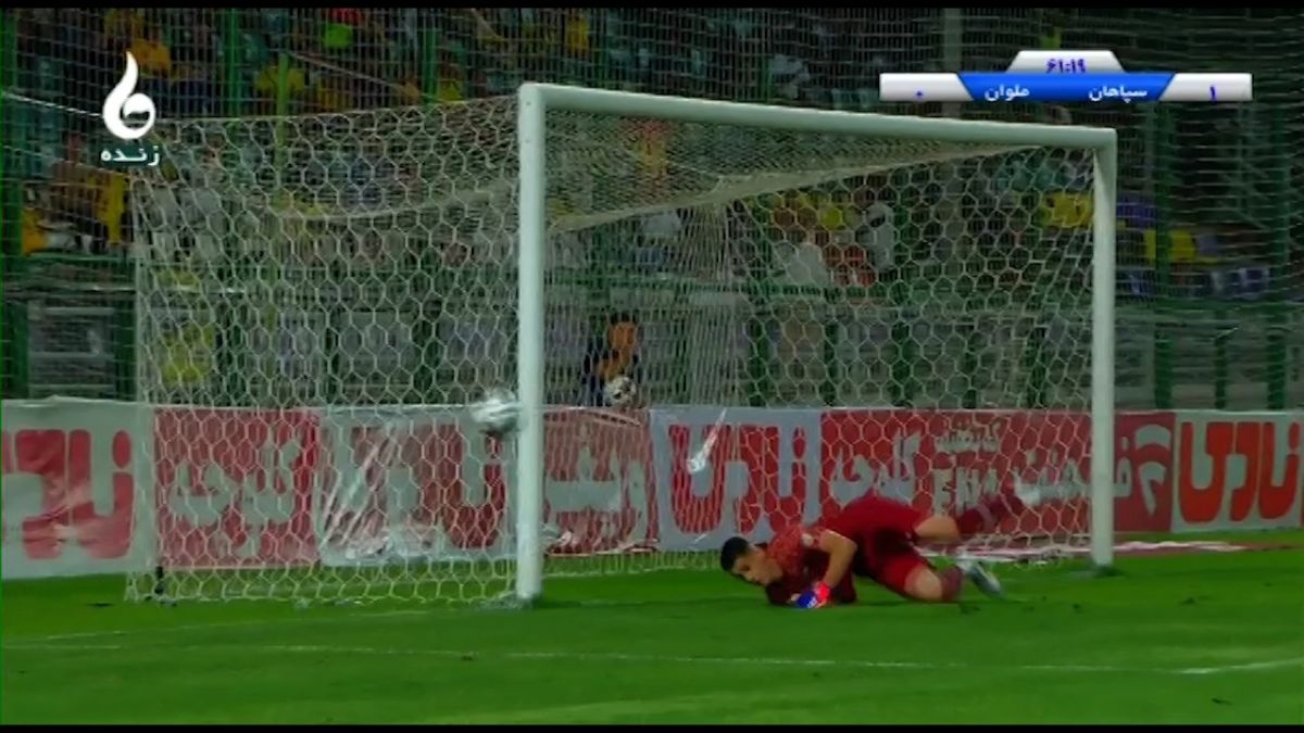 VAR پنالتی برای ملوان را تایید کرد؛ مهار پنالتی امید نورافکن توسط پیام نیازمند