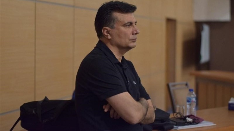 شبهای فوتبالی/ داود رفعتی ناظر بازی سپاهان و ملوان: کدام قانون گفته من باید آمبولانس را در اختیار تماشاگر بگذارم؟