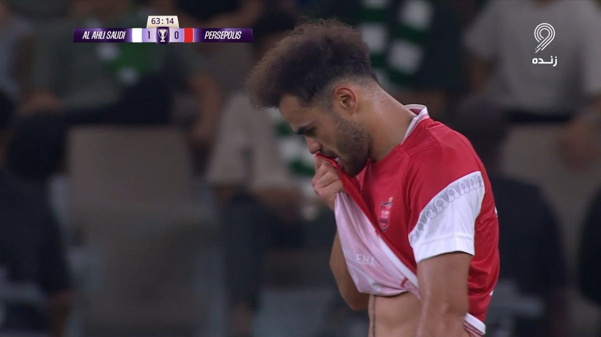 ضربه خطرناک اورونوف با اختلاف بسیار کم به بیرون رفت