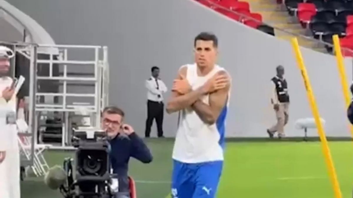 تعجب کانسلو و بازیکنان الهلال از سیستم سرمایشی ورزشگاه الریان قطر در گرمای 40 درجه