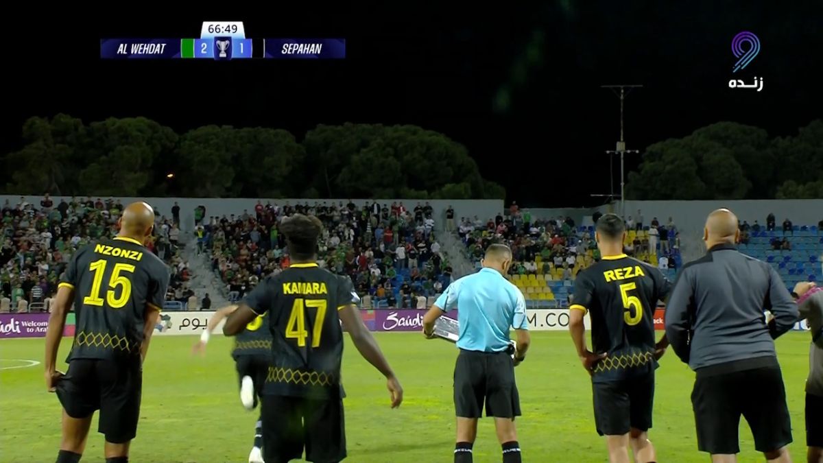 تعویض همزمان چهار بازیکن در دقیقه 67؛ مورایس از بازیکنان جدید راضی نیست!