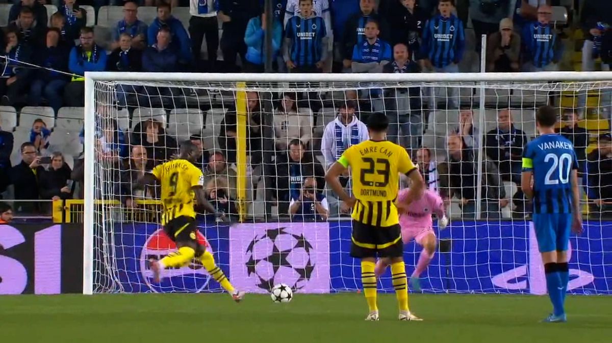 گل سوم دورتموند به کلوب بروژ (چیپ گیراسی)