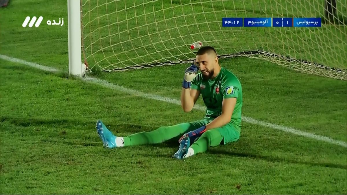 احساس سرگیجه دروازهبان پرسپولیس و درخواست تعویض