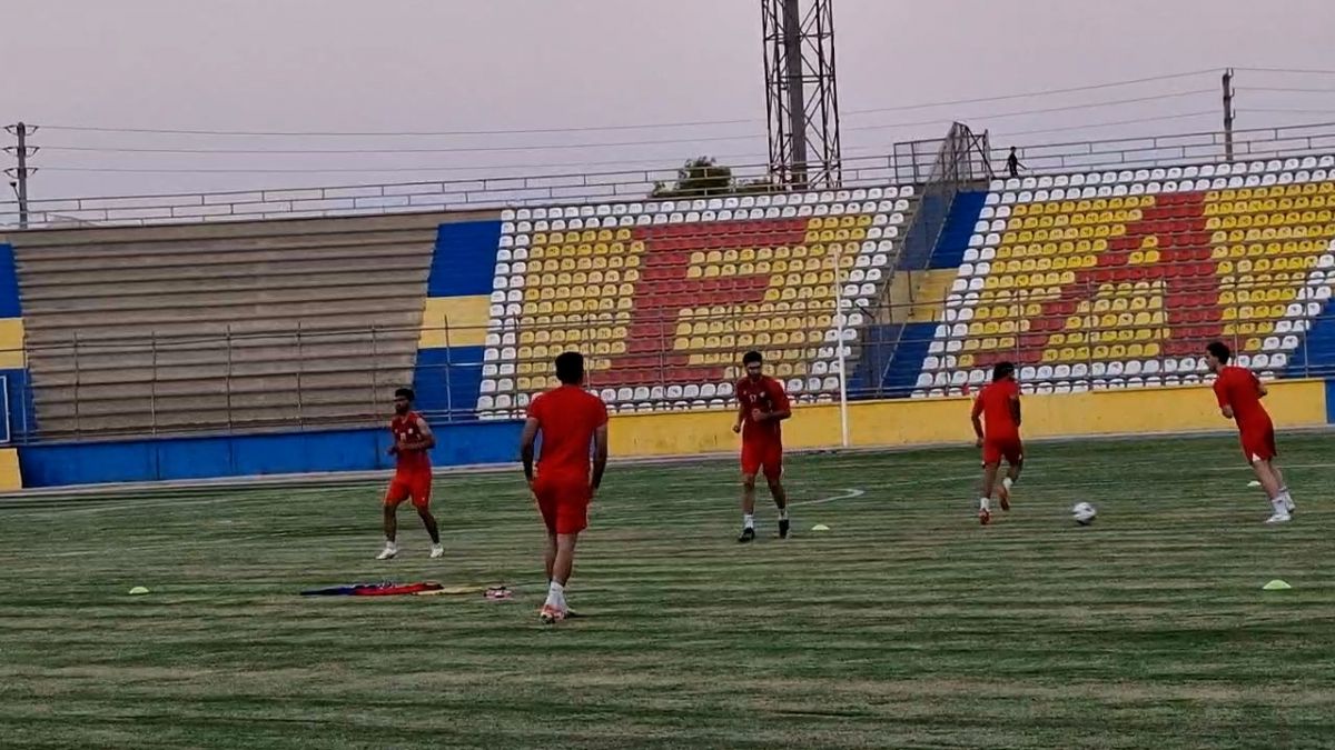 اختصاصی/ گرم کردن بازیکنان نفت مسجدسلیمان - پارس قبل از شروع مسابقه