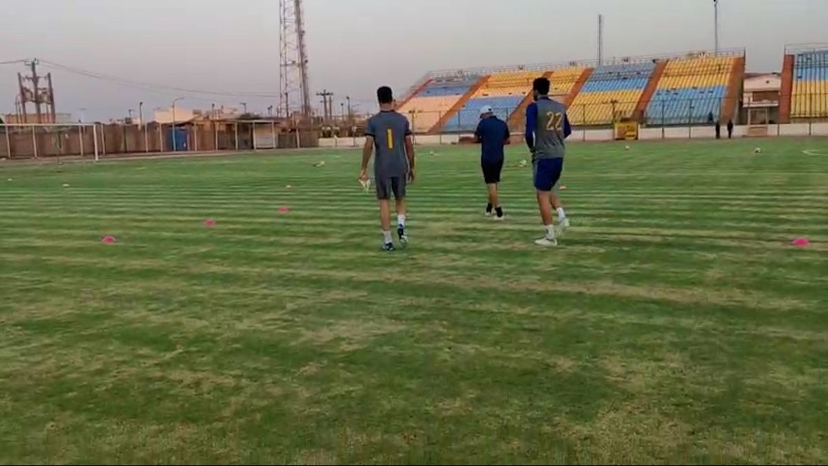 اختصاصی/ گرم کردن بازیکنان صنعت نفت - شهرداری آستارا قبل از شروع مسابقه
