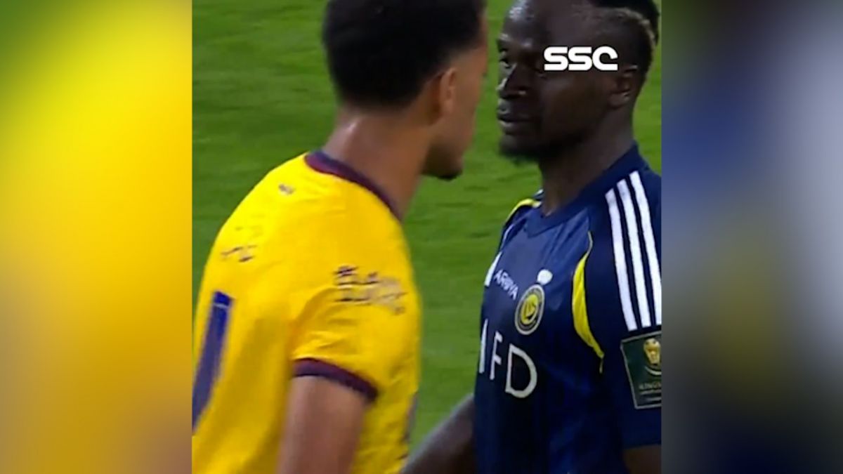 عصبانیت و درگیری سادیو مانه با بازیکن الحزم