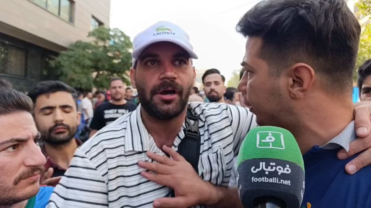 اختصاصی/ بخش اول صحبت های هواداران عصبانی استقلال مقابل ساختمان این باشگاه