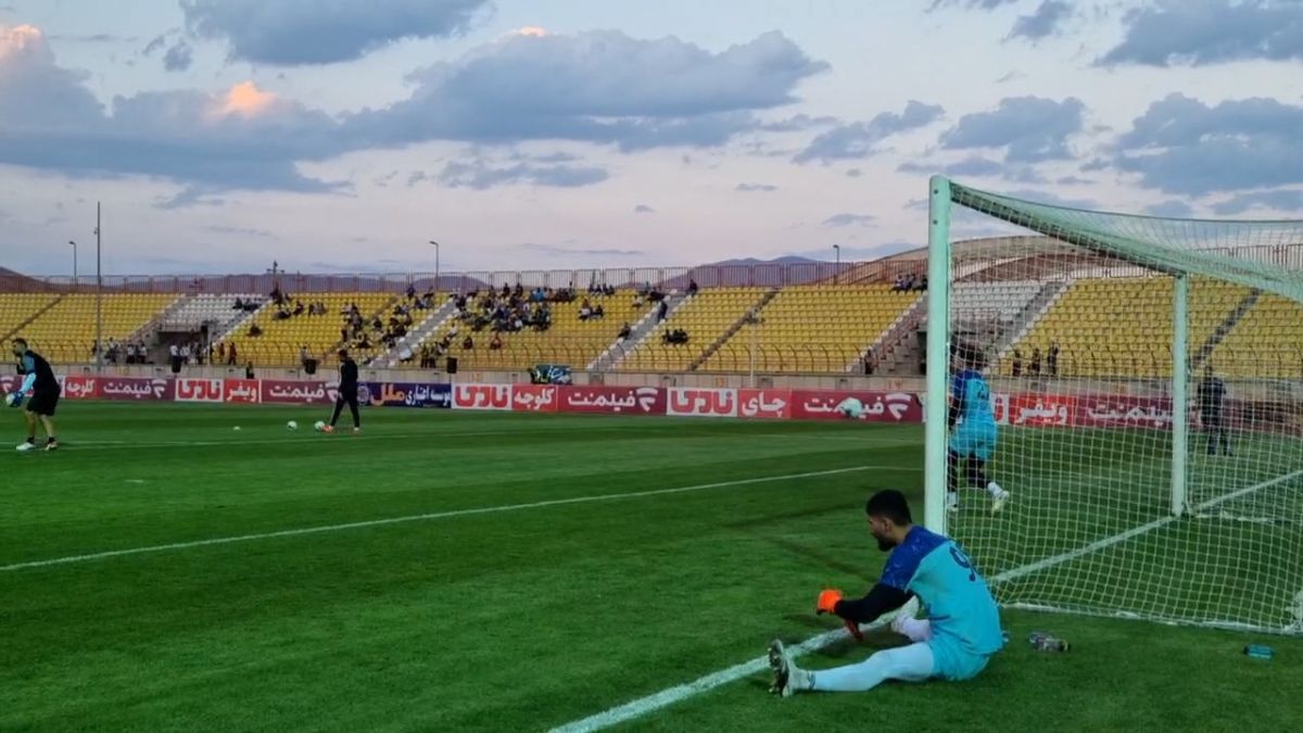 اختصاصی/ گرم کردن بازیکنان شمس آذر و نساجی