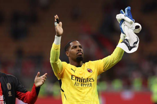 قرارداد دروازهبان فرانسوی میلان به زودی تمدید می شود