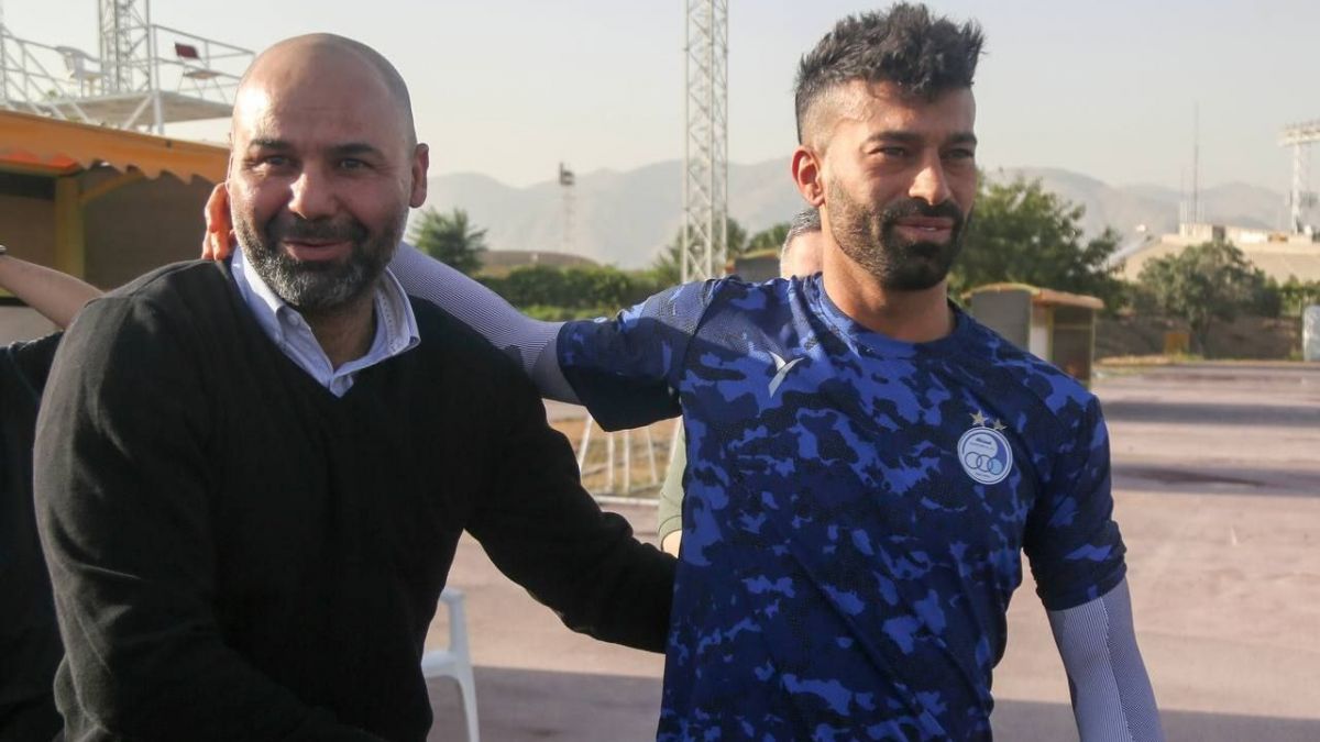 معارفه سهراب بختیاریزاده به عنوان سرمربی موقت استقلال در تمرین این تیم