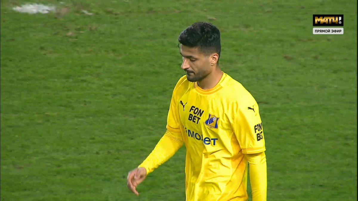 محمد محبی در ضربات پنالتی هم به زیبایی ضربه خود را وارد دروازه حریف کرد