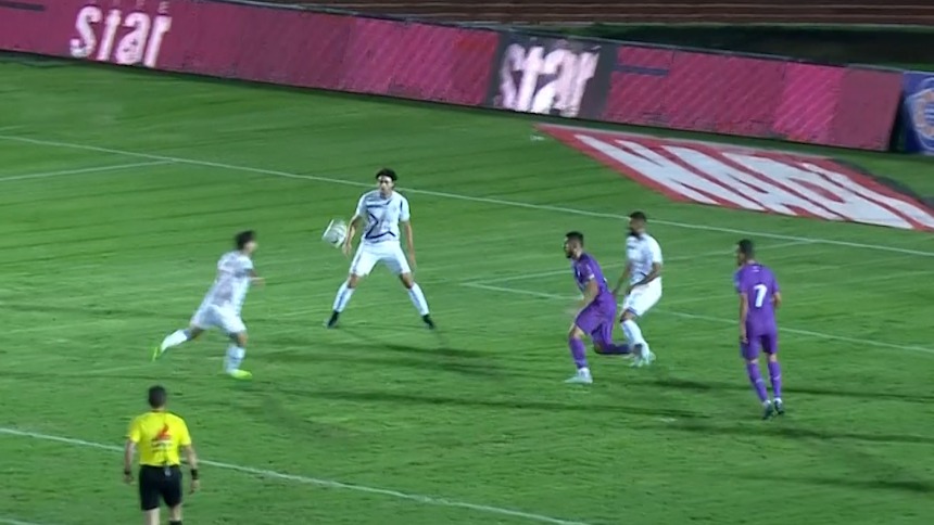 شوت ماشاریپوف به تیر دروازه هوادار برخورد کرد