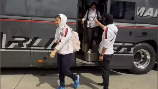 ورود بازیکنان خاتون بم به ورزشگاه پاتوم تانی برای دیدار با کایا فیلیپین از هفته دوم لیگ قهرمانان زنان آسیا