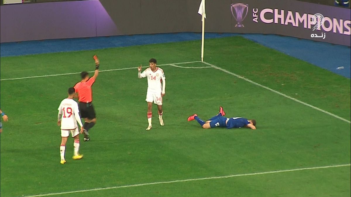 اخراج الحمد بازیکن امارات مقابل ازبکستان در دقیقه 65