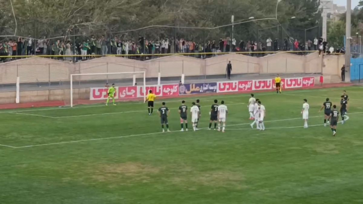 گل اول آریو اسلامشهر به نیروزی زمینی از زاویه دوربین فوتبالی