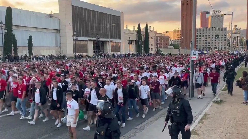 هجوم هواداران بایرن مونیخ به ورزشگاه بارسلونا برای هفتمین برد پیاپی؟