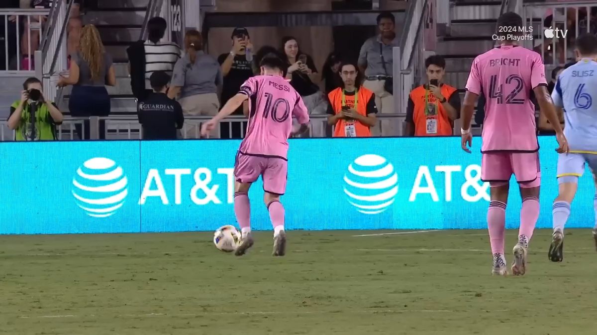 کلافه شدن لیونل مسی از دست دروازه بان آتلانتا! هر چه زد مهار کرد!