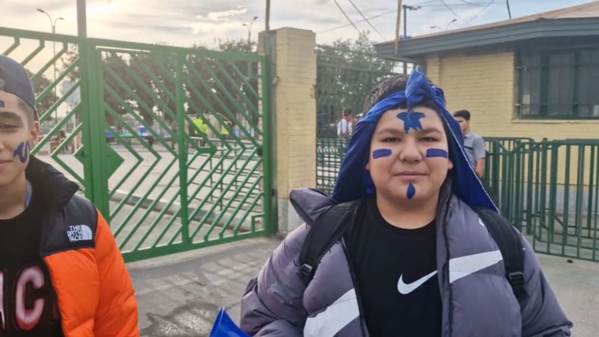 اختصاصی/ گفت و گوی جذاب با هواداران استقلال و تراکتور ساعتی پیش از تقابل در شهر قدس