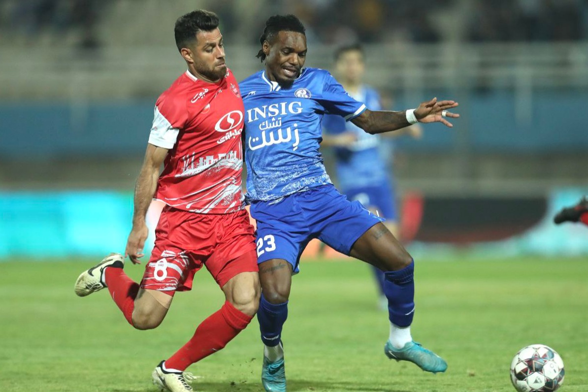 بیفوما بهتر از هافبکهای خارجی استقلال و پرسپولیس