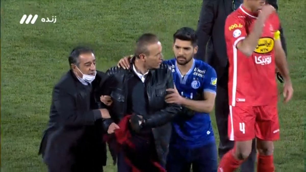 نوستالژی/ وقتی گل محمدی از کوره در رفت: عصبانیت باورنکردنی گل محمدی سرمربی پرسپولیس پس از گل تساوی استقلال توسط ژستد