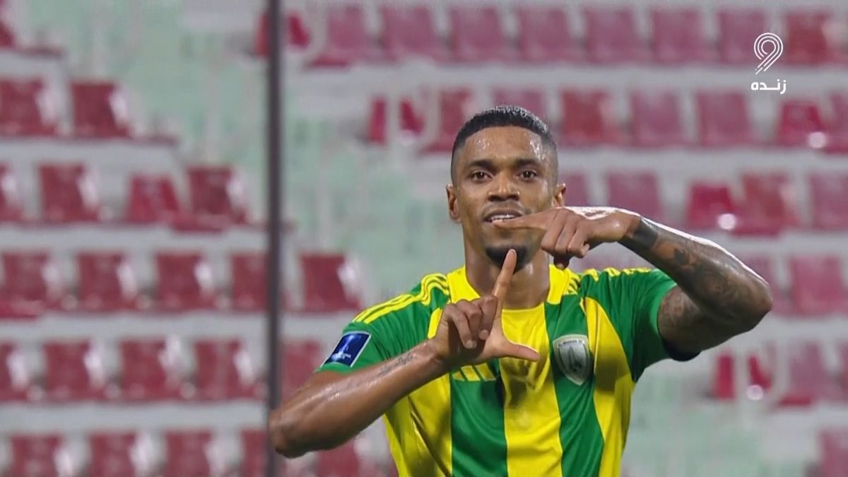 گل اول الوکره به تراکتور (گومز با اشتباه شجاع خلیل زاده)