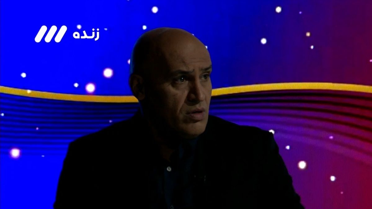 فوتبال برتر/ واکنش علیرضا منصوریان به قطعی برق در برنامه فوتبال برتر: روی سر من برای روشنایی استودیو حساب کردند