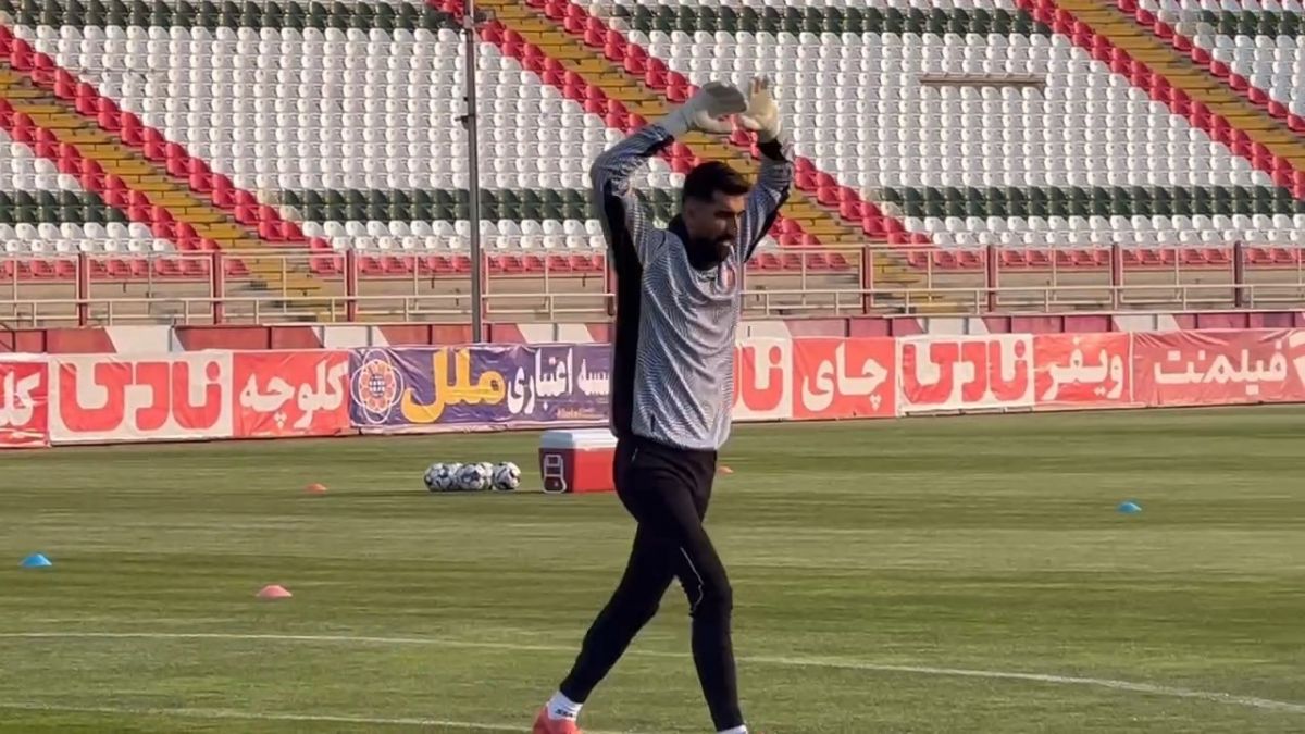 اختصاصی/ حضور انگشت شمار هواداران در ورزشگاه یادگار امام (ره) تبریز و تشویق علیرضا بیرانوند