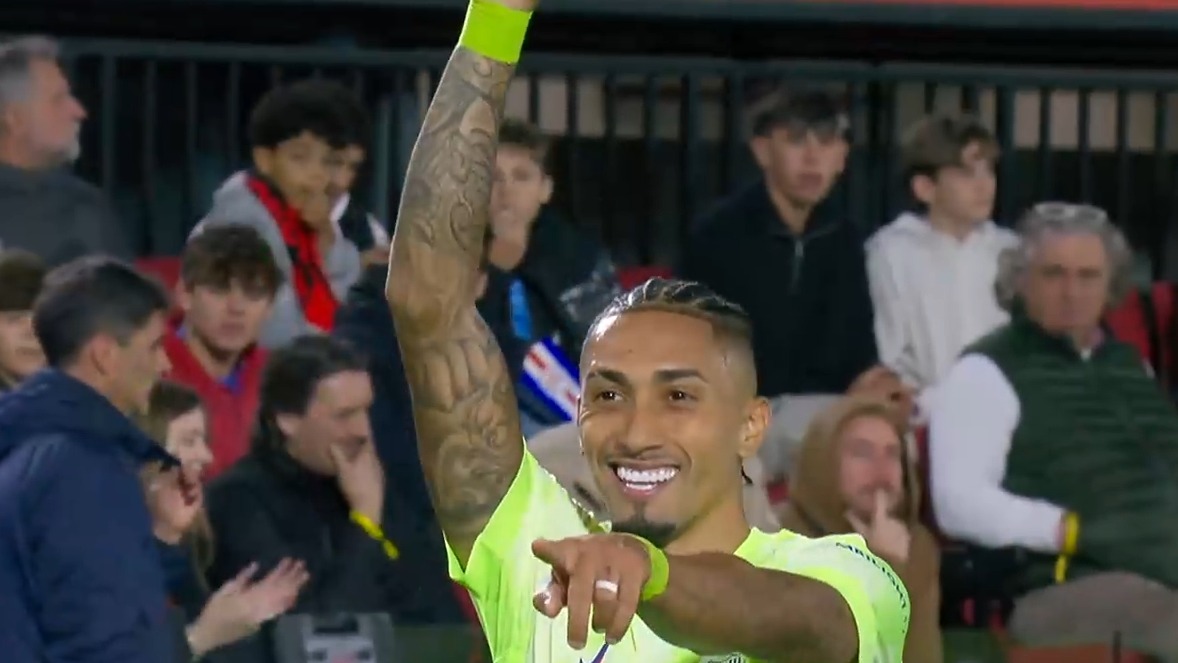 گل سوم بارسلونا به مایورکا (دبل رافینیا با پاس استثنایی یامال)