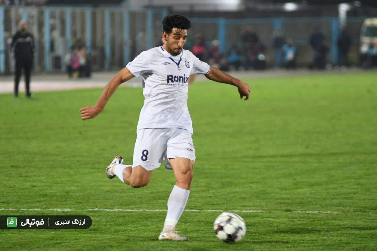 میرزایی: پرسپولیس در نیمه اول باید چهار گل میخورد/ پنالتی صد درصد ملوان گرفته نشد