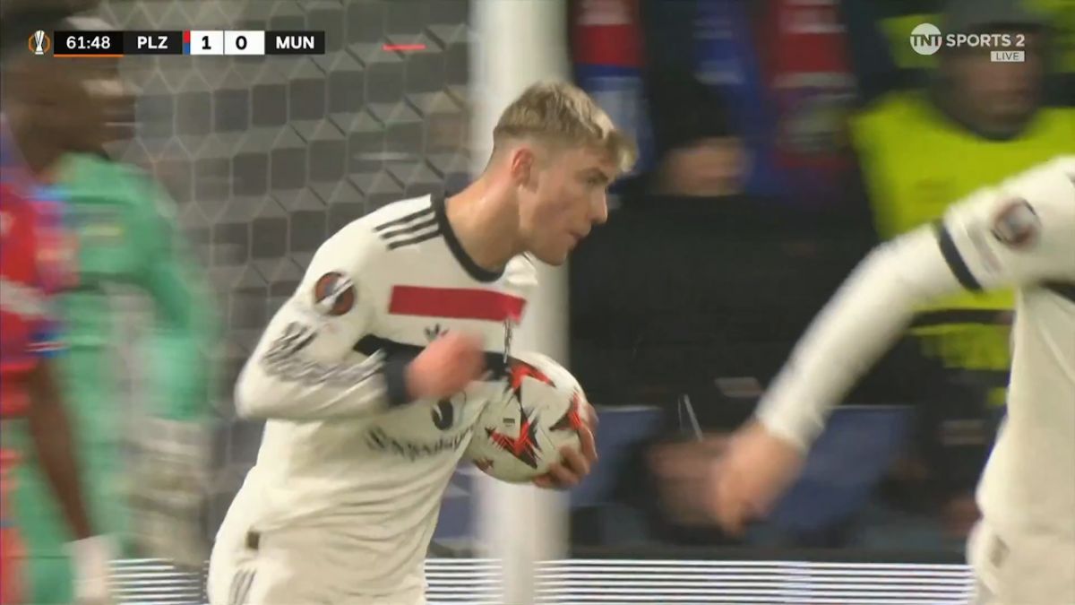 گل اول منچستریونایتد به ویکتوریا پلژن (هویلوند)