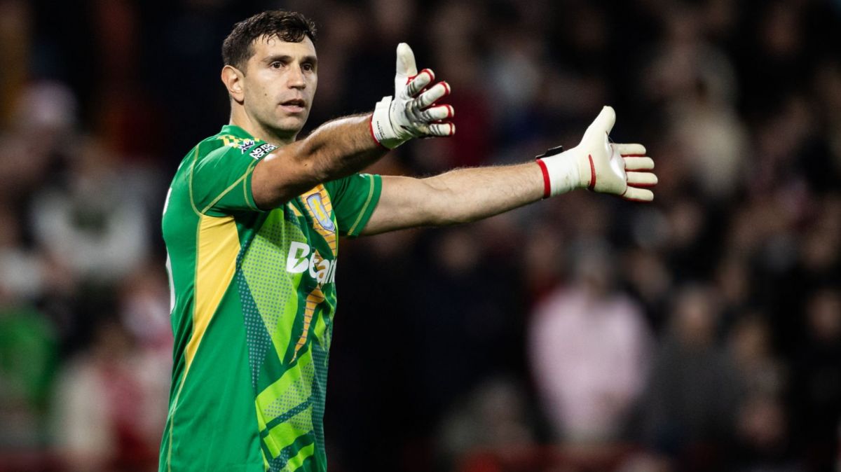 سیو استثنایی امیلیانو مارتینز در دیدار استون ویلا مقابل ناتینگهام فارست