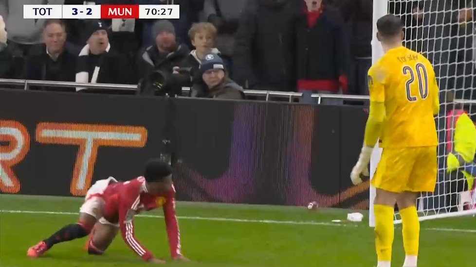 گل دوم منچستریونایتد به تاتنهام (دیالو - اشتباه وحشتناک دروازهبان)