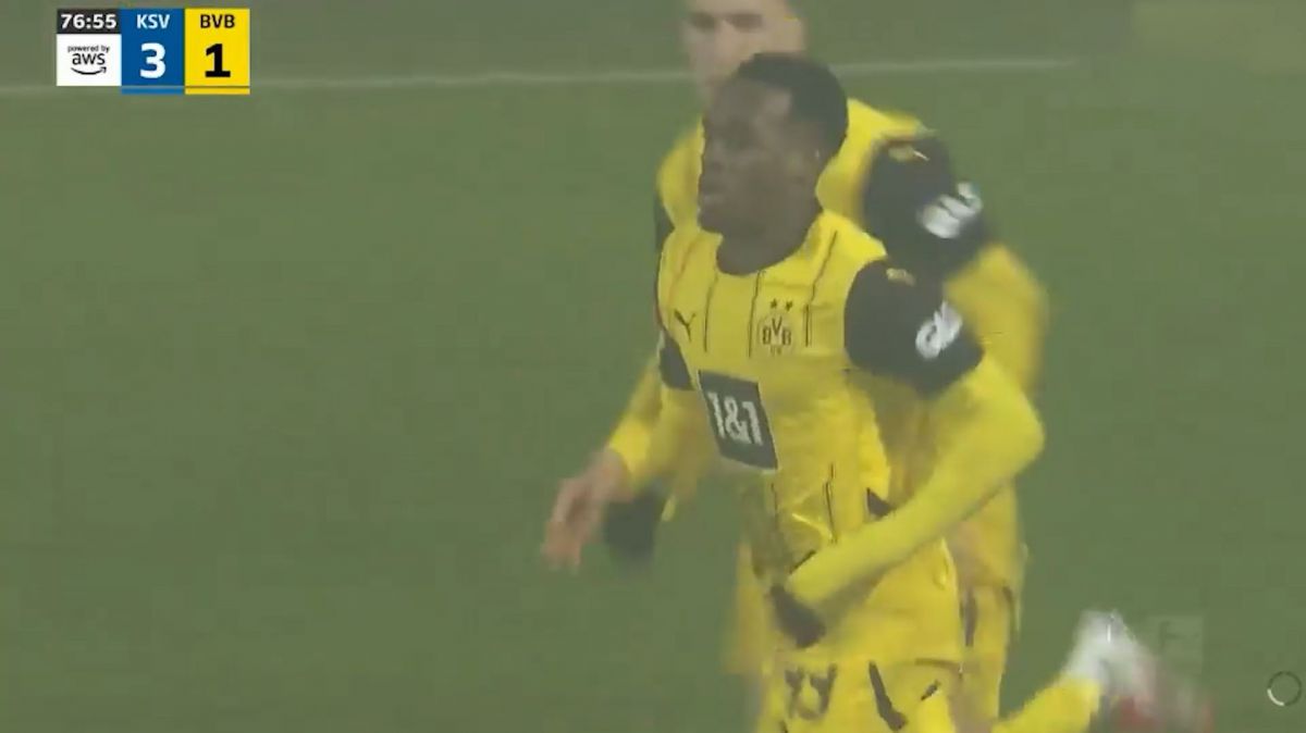 گل دوم دورتموند به هولشتاین کیل (جیم باینو گیتنز)