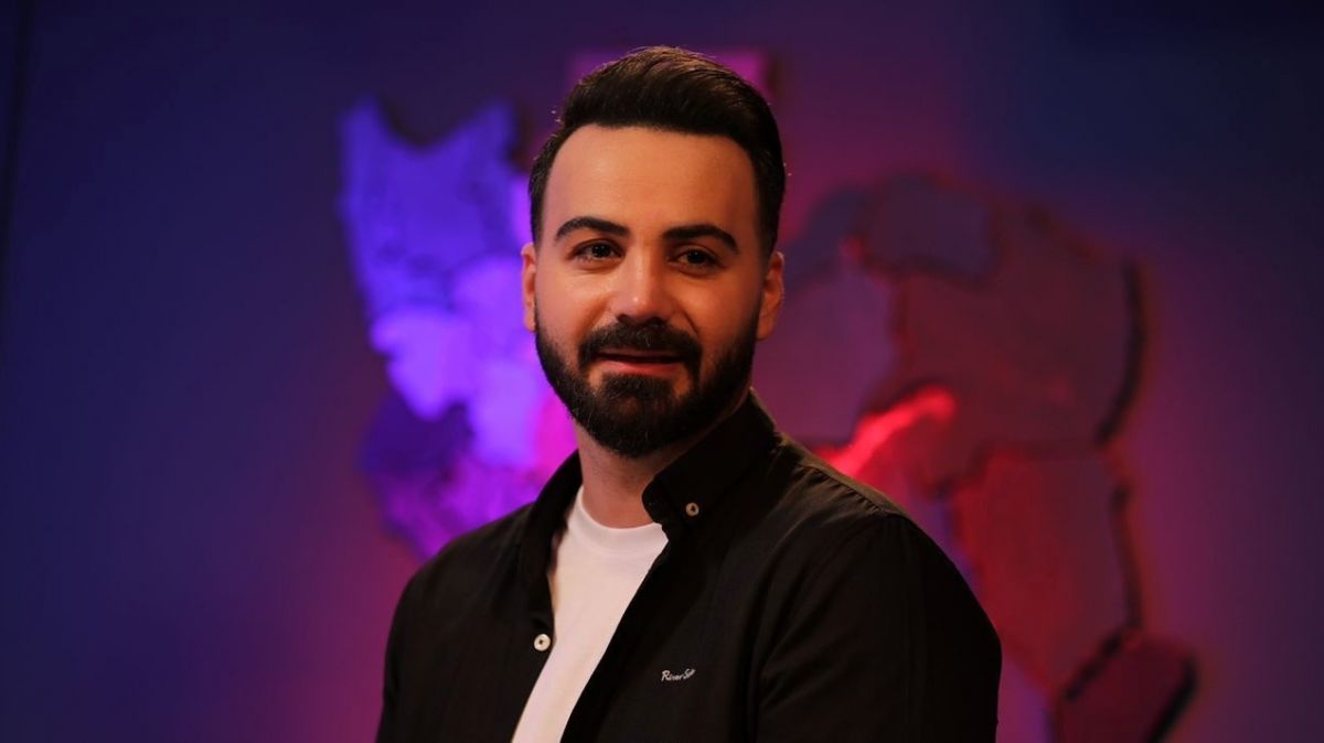 حمله تند مجری تلویزیون باشگاه پرسپولیس به سپاهان و تیم داوریِ سوپرجام: فساد از همه جایتان بیرون زده است!