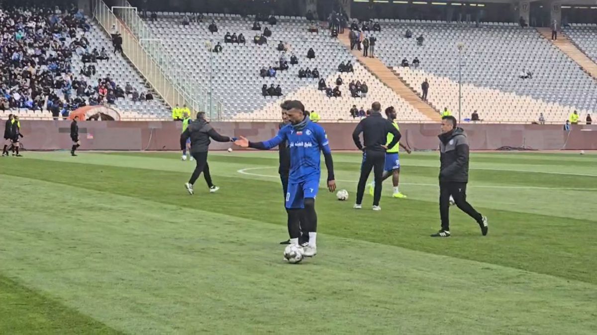 اختصاصی/ گرم کردن بازیکنان استقلال و شمس آذر پیش از بازی دو تیم