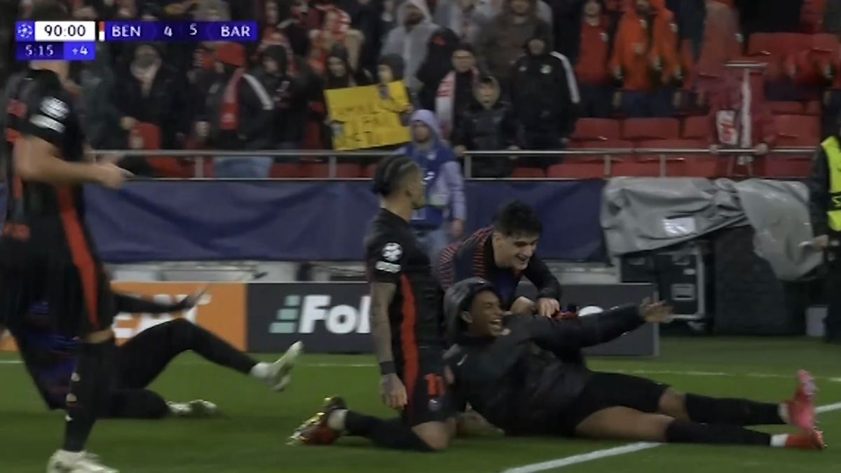 گل پنجم بارسلونا به بنفیکا (دبل رافینیا در دقیقه 96)