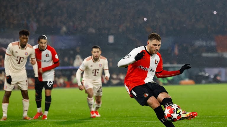 گل دوم فاینورد به بایرن مونیخ (دبل سانتیاگو خیمنز)