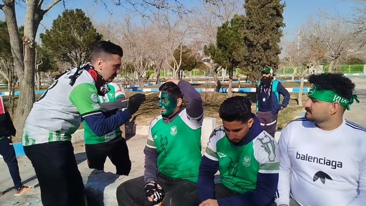 اختصاصی/ هواداران خیبر با رنگ آمیزی صورت برای حمایت از این تیم مقابل ذوب آهن آماده می شوند