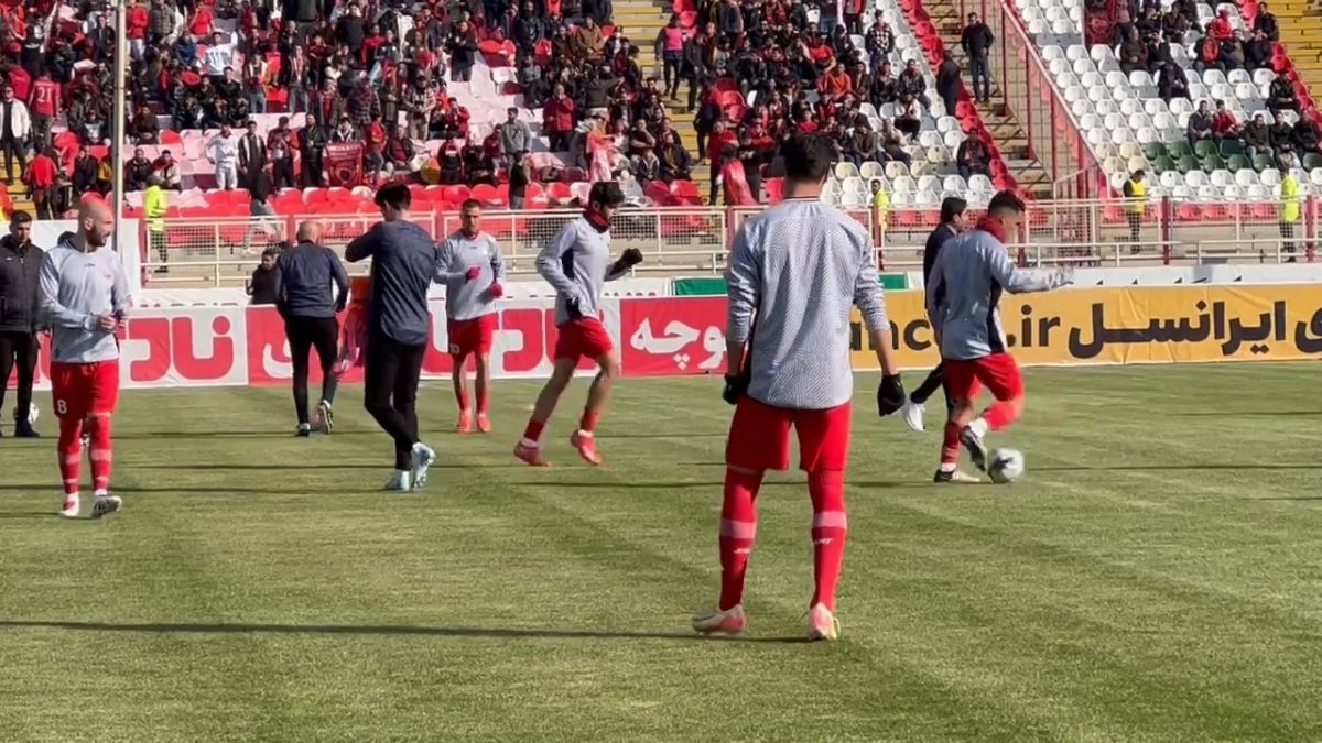 اختصاصی/ گرم کردن بازیکنان تراکتور و هوادار