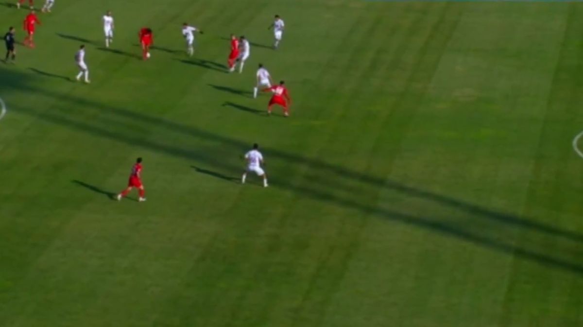 گل اول تراکتور به هوادار که به اشتباه توسط داور آفساید اعلام شد