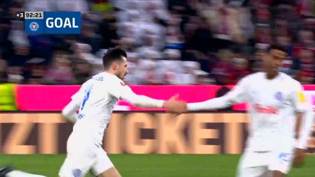 گل سوم هولشتاین کیل به بایرن مونیخ (دبل اسکریزباسکی)