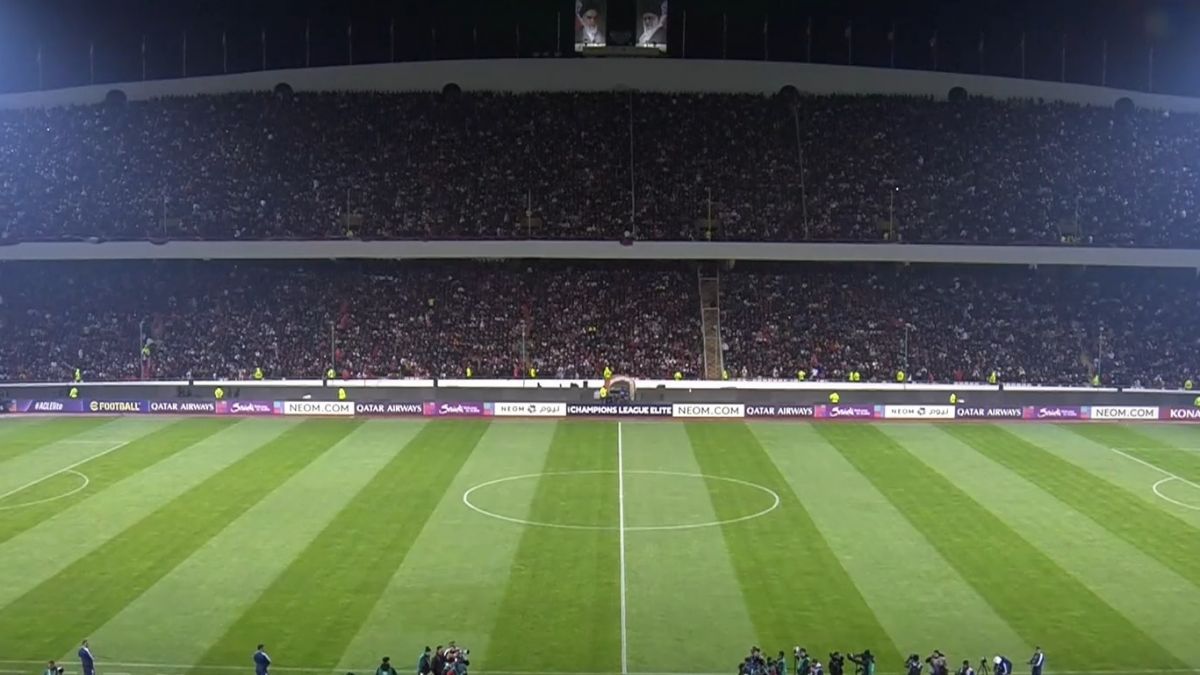 جو ورزشگاه آزادی ده دقیقه پیش از بازی پرسپولیس و النصر