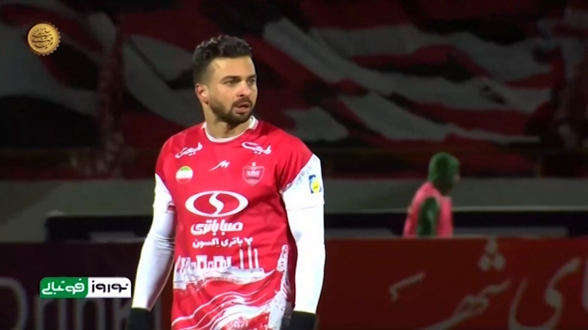 انتخاب سروش رفیعی به عنوان بهترین هافبک هجومی سال 403