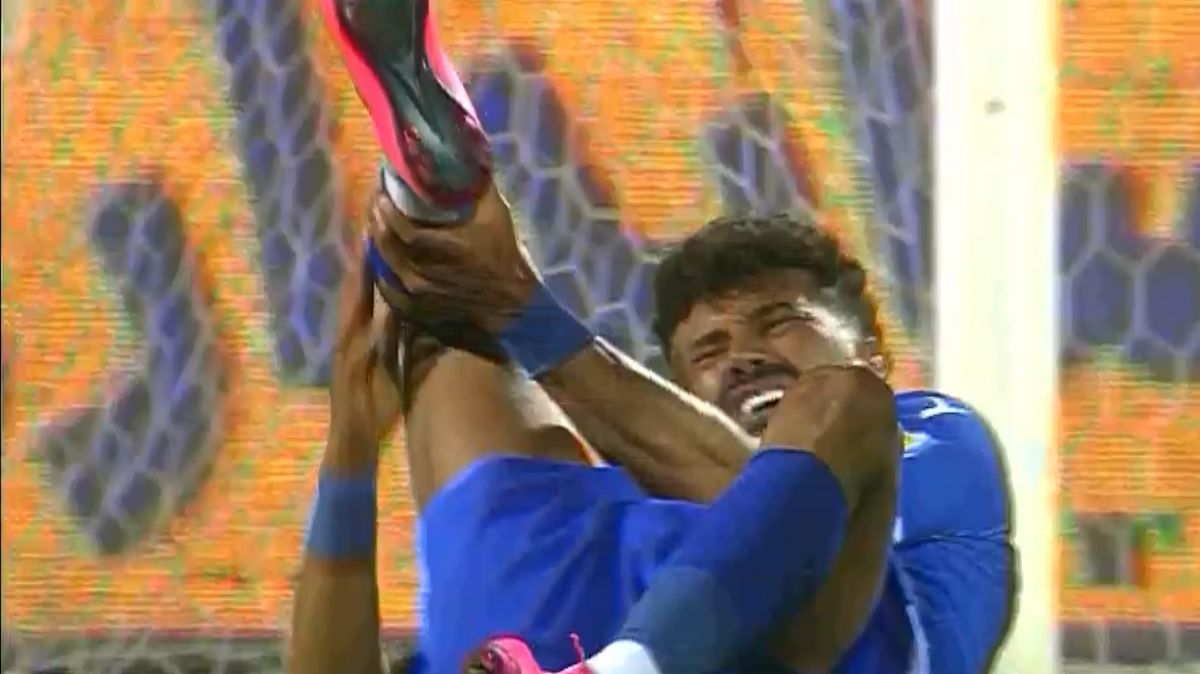 پنالتی استقلال مقابل خیبر پس از بازبینی داور رد شد