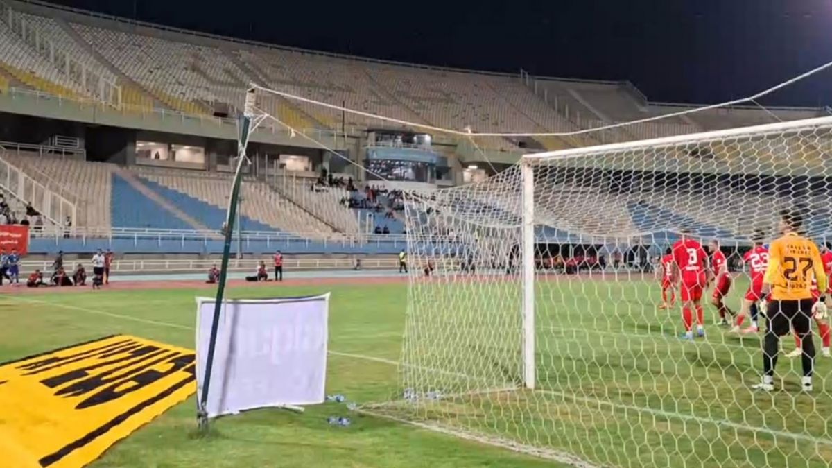 گل دوم استقلال خوزستان به نساجی از زاویه پشت دروازه