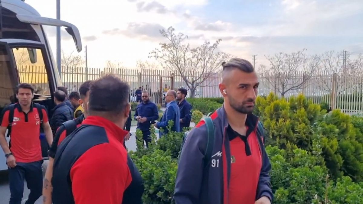 ورود کاروان پرسپولیس به ورزشگاه سردار آزادگان تقابل با شمس آذر